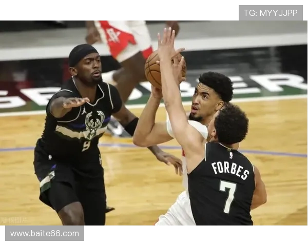 托马斯17中9高效砍23分9板5助3断引领球队取胜全能表现